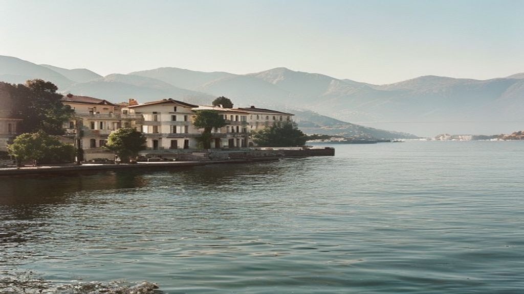 Lake Geneva villas reflecting Switzerland's billionaires and wealth