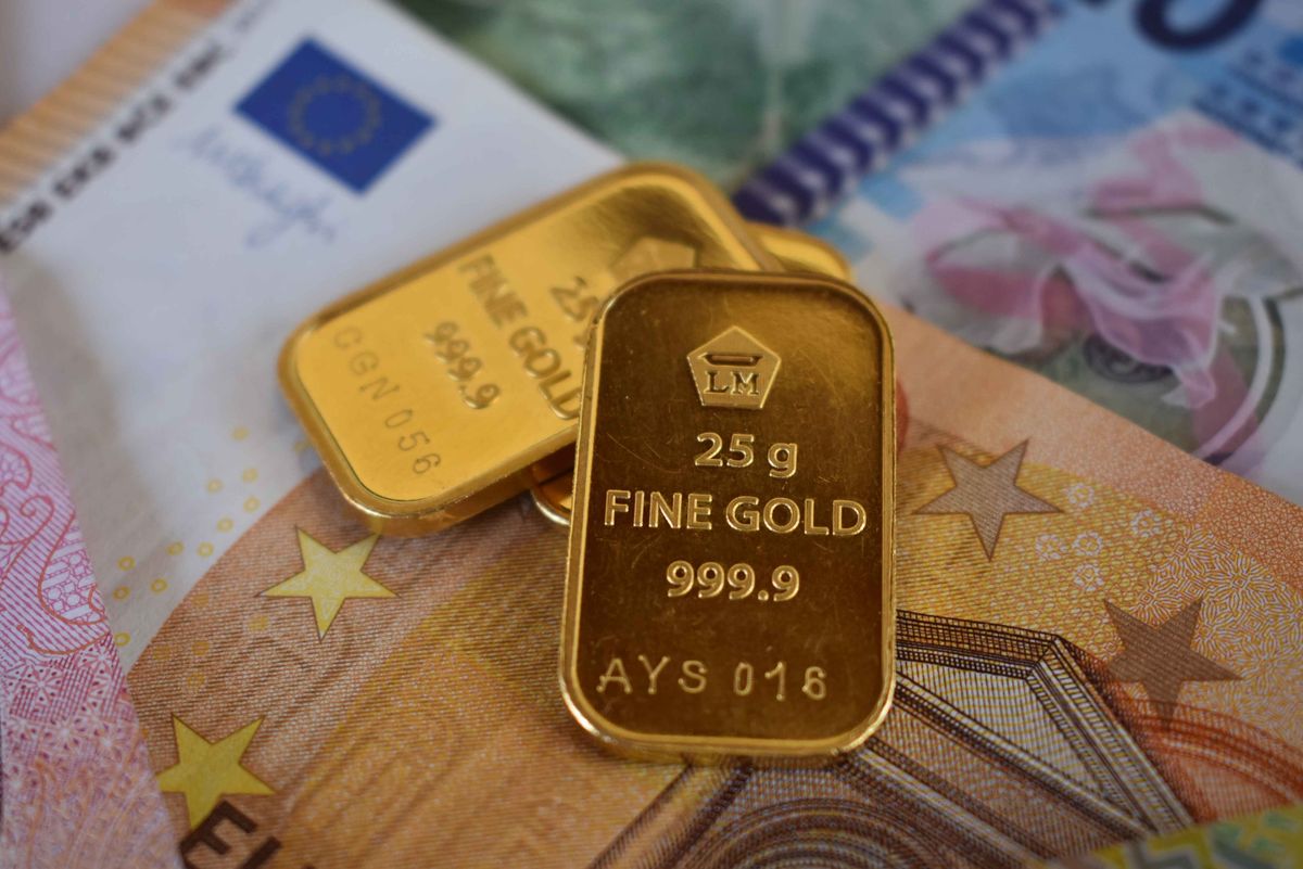 Gold bars resting on euro banknotes representing national foreign-exchange reserves